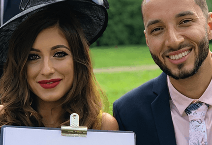 wedding-caricature-portrait-couple-S Two wedding guests laughing while holding a caricature drawing
